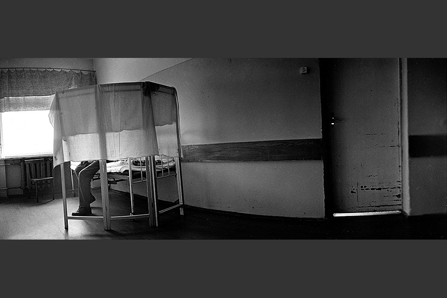 Panorama of a quarantined bed.